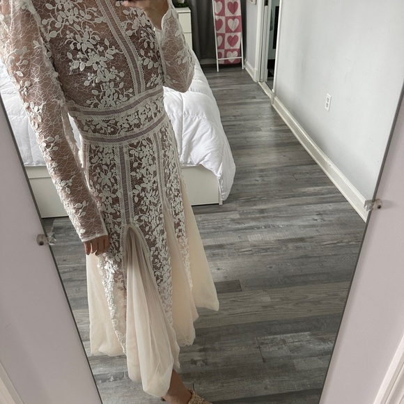 Bronx and Banco White Lace Wedding Dress - Picture 5 of 14